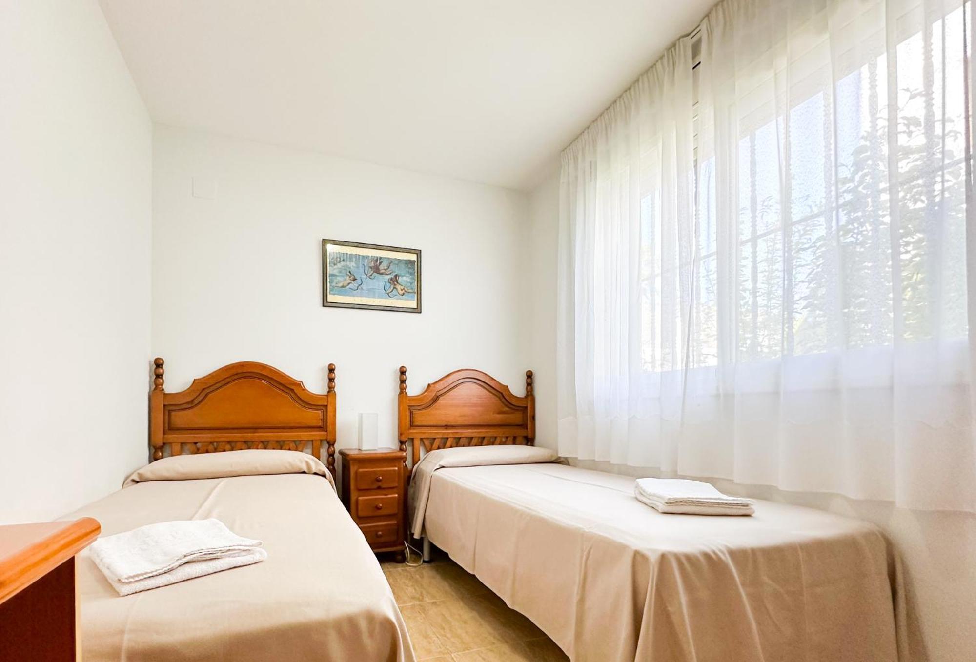 Acogedor Apartamento Cerca De La Playa Wifi Y Parking Mont-roig del Camp Bilik gambar