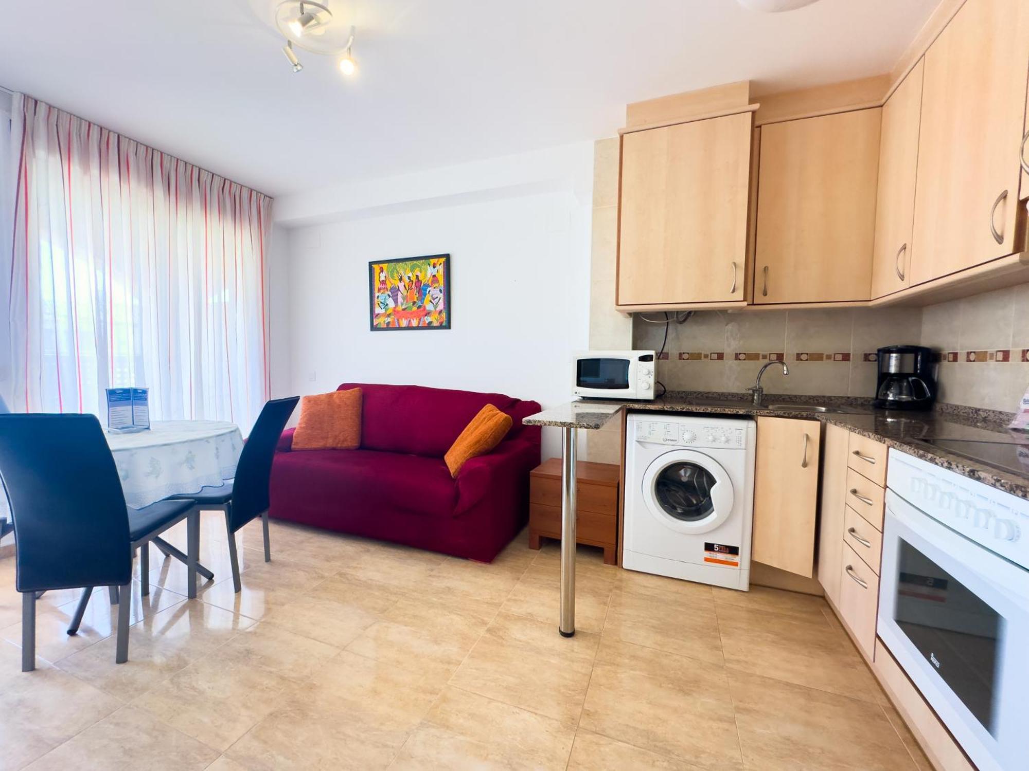 Acogedor Apartamento Cerca De La Playa Wifi Y Parking Mont-roig del Camp Bilik gambar
