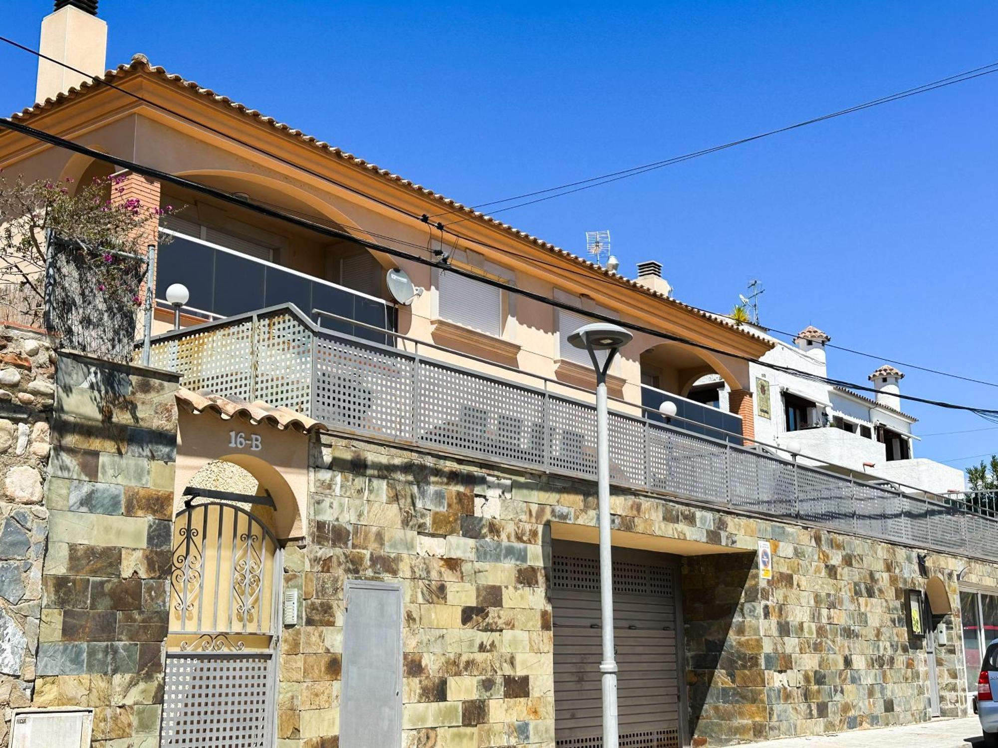 Acogedor Apartamento Cerca De La Playa Wifi Y Parking Mont-roig del Camp Luaran gambar